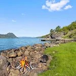 Stunning Home In Skiftun With House Sea View * Nesvik