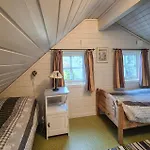 Stunning Home In Skiftun With House Sea View Nesvik