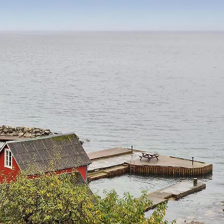 Stunning Home In Skiftun With House Sea View * Nesvik