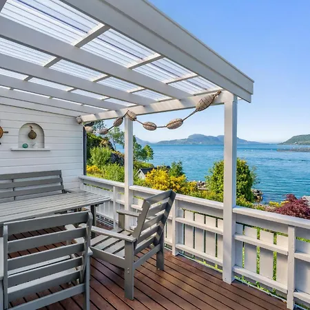 Cozy In Skiftun With House Sea View