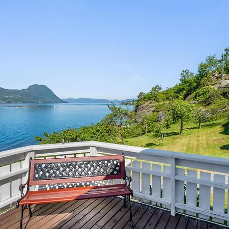 Feriehus Cozy In Skiftun With House Sea View Nesvik