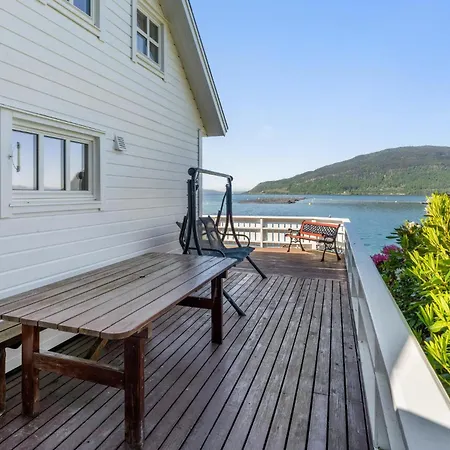 Cozy In Skiftun With House Sea View