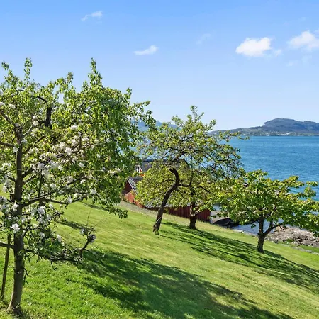 Feriehus Cozy In Skiftun With House Sea View