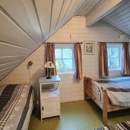 Cozy In Skiftun With House Sea View Nesvik
