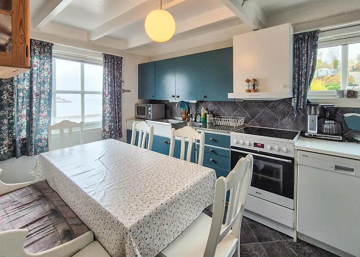 Awesome In Skiftun With House Sea View Tatil Evi