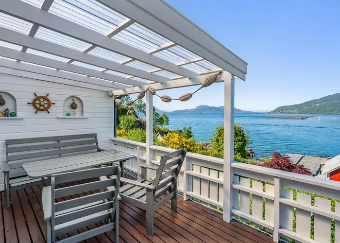 Awesome In Skiftun With House Sea View