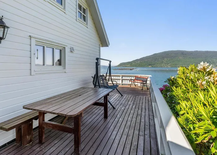 Awesome In Skiftun With House Sea View