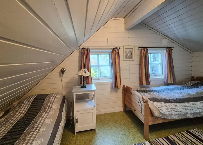 Awesome In Skiftun With House Sea View Nesvik