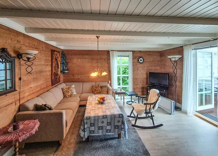 Semesterbostad Awesome In Skiftun With House Sea View