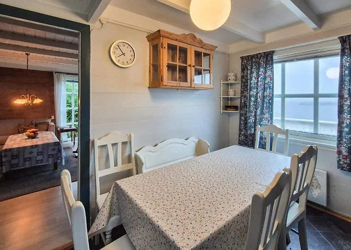 Awesome In Skiftun With House Sea View Semesterbostad *