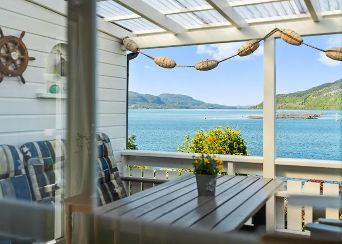 Semesterbostad Awesome In Skiftun With House Sea View *
