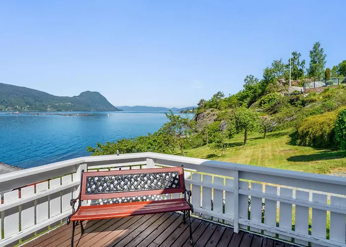Semesterbostad Awesome In Skiftun With House Sea View Nesvik