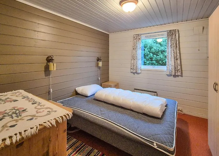 Semesterbostad Awesome In Skiftun With House Sea View Nesvik