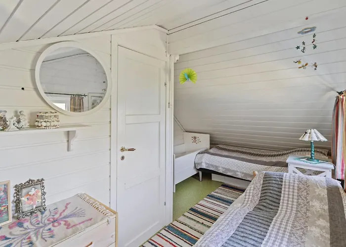 Awesome In Skiftun With House Sea View Semesterbostad