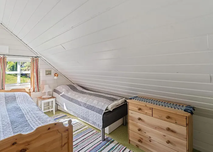 Awesome In Skiftun With House Sea View * Nesvik