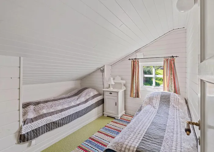 Awesome In Skiftun With House Sea View Semesterbostad